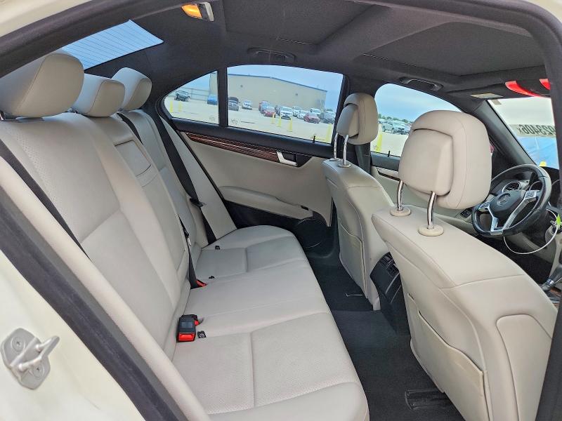 Продаж на аукціоні авто 2012 Mercedes-benz C, vin: WDDGF8BB6CR209808, номер лоту: 52923406