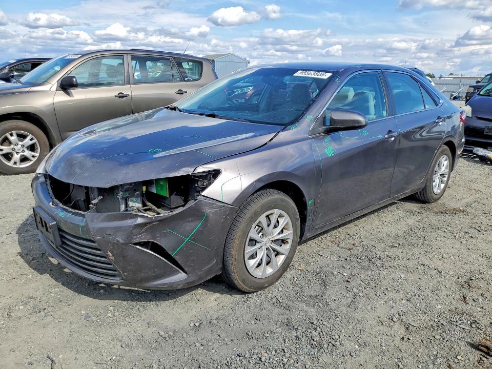 55563686 :رقم المزاد ، 4T1BF1FK3HU710807 vin ، 2017 Toyota Camry مزاد بيع