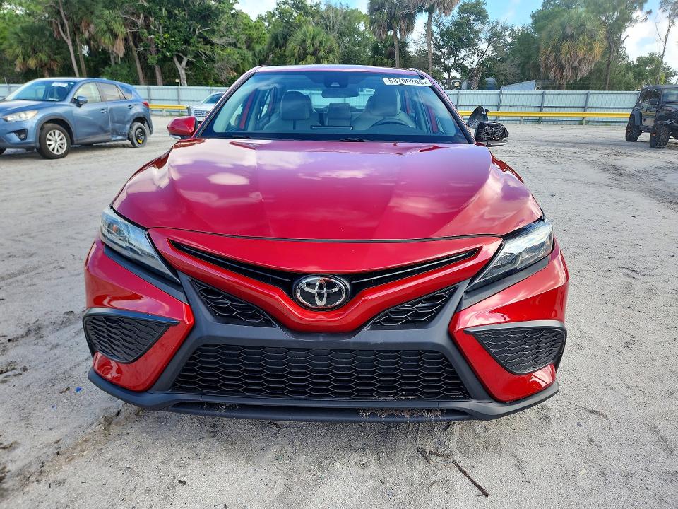 53796206 :رقم المزاد ، 4T1G11AK2NU041503 vin ، 2022 Toyota Camry مزاد بيع