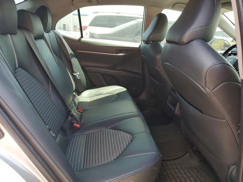 55444066 :رقم المزاد ، 4T1B11HK1KU825750 vin ، 2019 Toyota Camry مزاد بيع