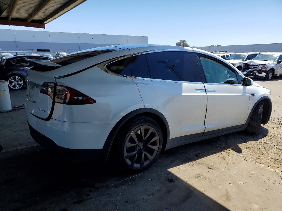 53062906 :رقم المزاد ، 5YJXCBE20LF260951 vin ، 2020 Tesla Model X مزاد بيع