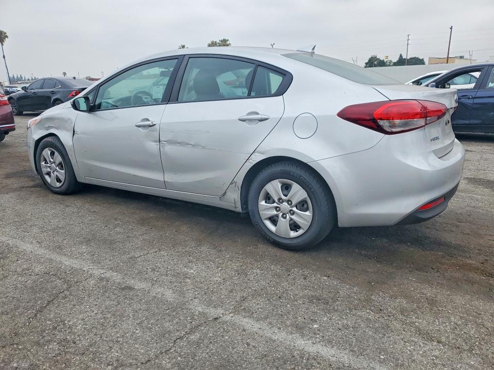 52225316 :رقم المزاد ، 3KPFL4A76JE272968 vin ، 2018 Kia Forte مزاد بيع