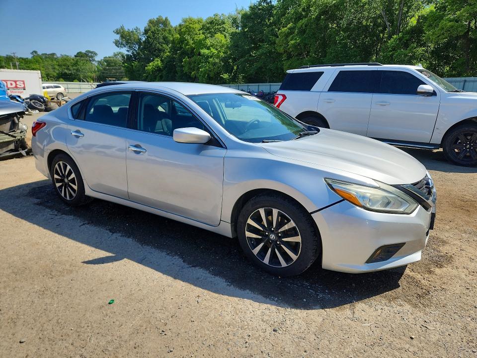 Продажа на аукционе авто 2018 Nissan Altima, vin: 1N4AL3AP3JC171517, номер лота: 53452596
