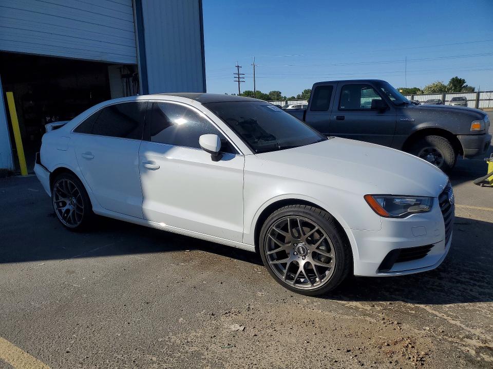 Продажа на аукционе авто 2015 Audi A3, vin: WAUBFGFF2F1015336, номер лота: 52932826