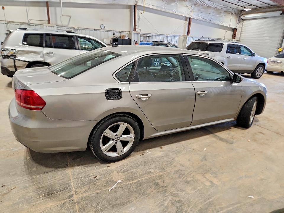52027326 :رقم المزاد ، 1VWBN7A3XCC102515 vin ، 2012 Volkswagen Passat مزاد بيع