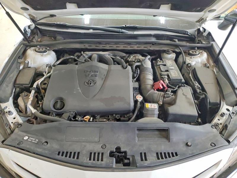 52372696 :رقم المزاد ، 4T1BZ1HK2JU021268 vin ، 2018 Toyota Camry مزاد بيع