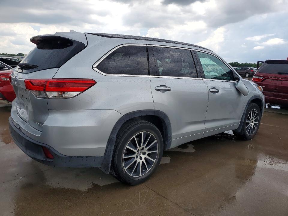 2018 Toyota Highlander მანქანა იყიდება აუქციონზე, vin: 5TDJZRFH1JS895749, აუქციონის ნომერი: 53845306