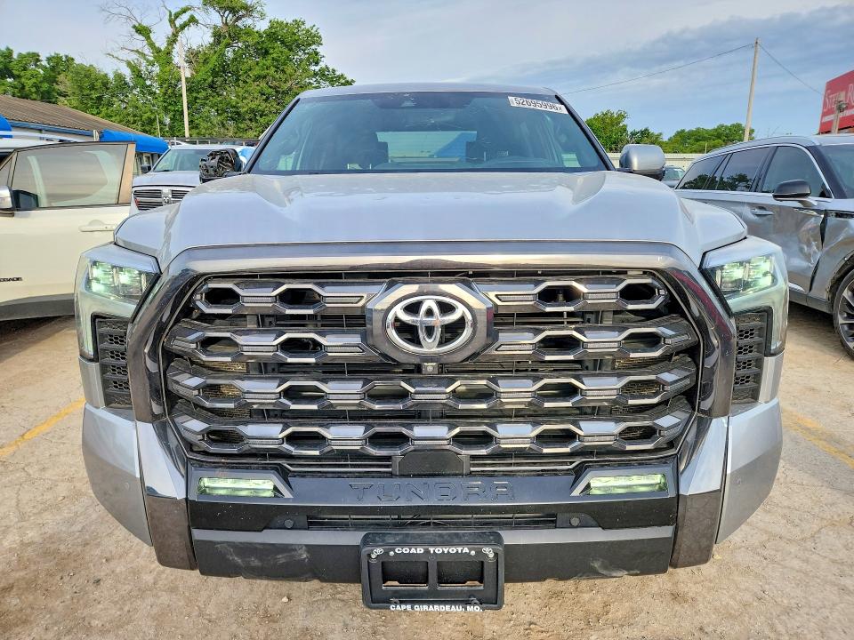 52695996 :رقم المزاد ، 5TFNA5DB4NX033593 vin ، 2022 Toyota Tundra مزاد بيع