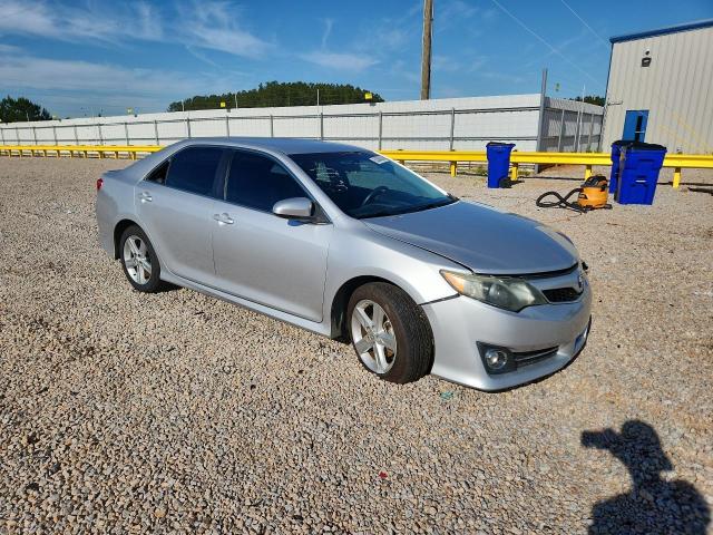 52084596 :رقم المزاد ، 4T1BF1FK5EU359362 vin ، 2014 Toyota Camry مزاد بيع
