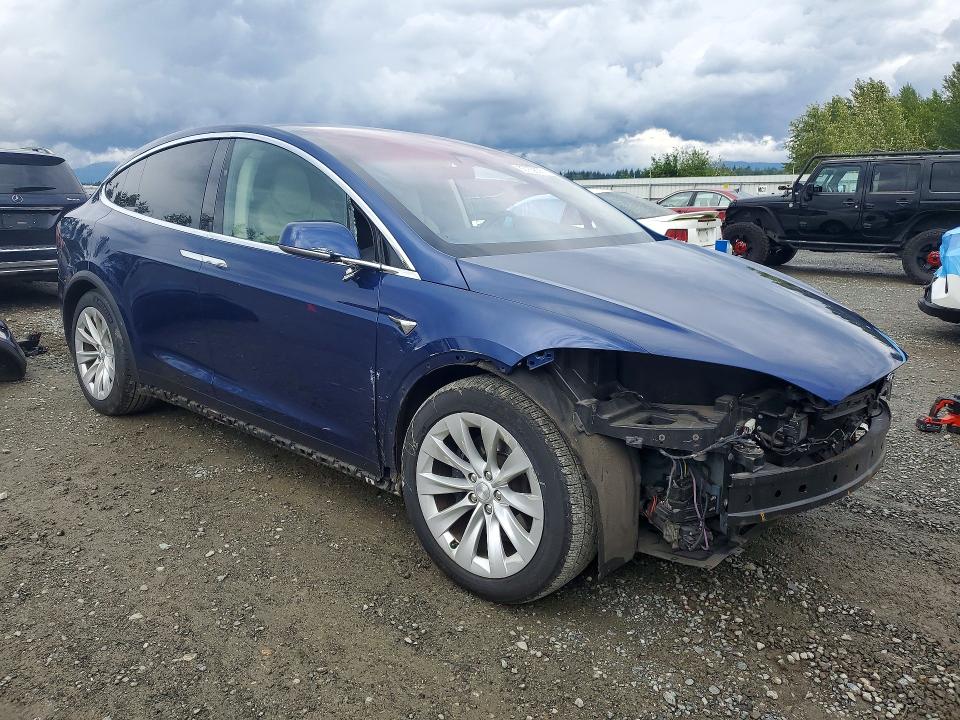 53762836 :رقم المزاد ، 5YJXCAE27JF105224 vin ، 2018 Tesla Model X مزاد بيع