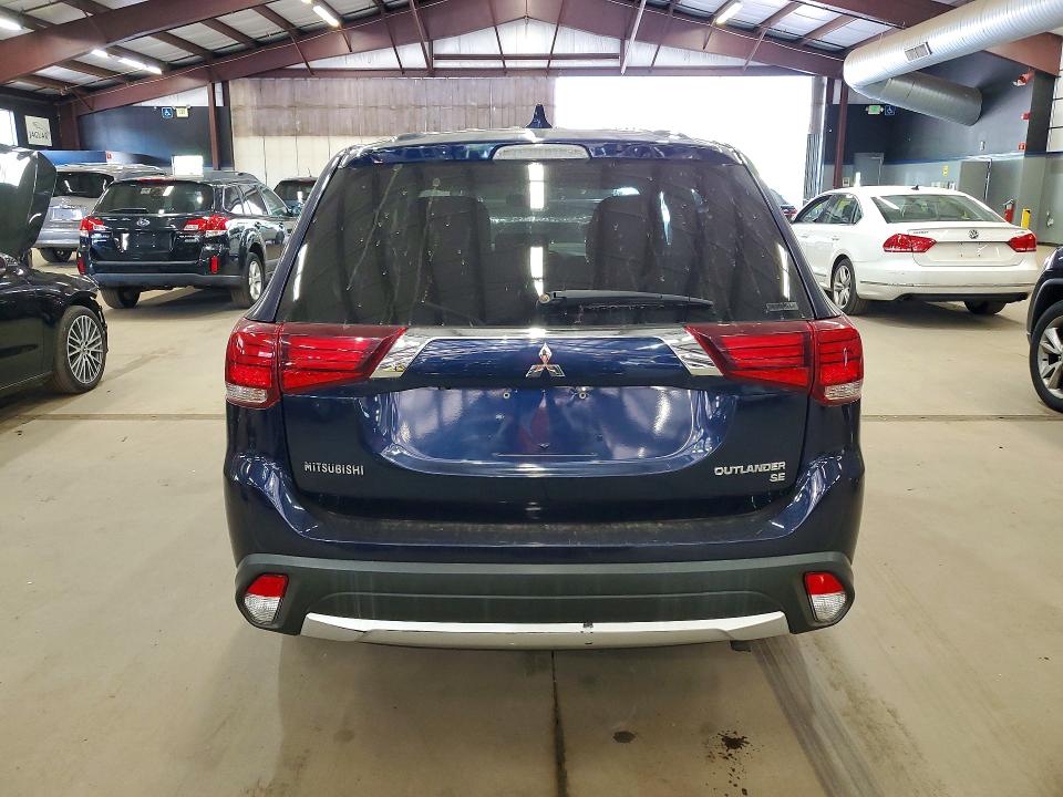 2017 Mitsubishi Outlander მანქანა იყიდება აუქციონზე, vin: JA4AZ3A39HZ056542, აუქციონის ნომერი: 55592446