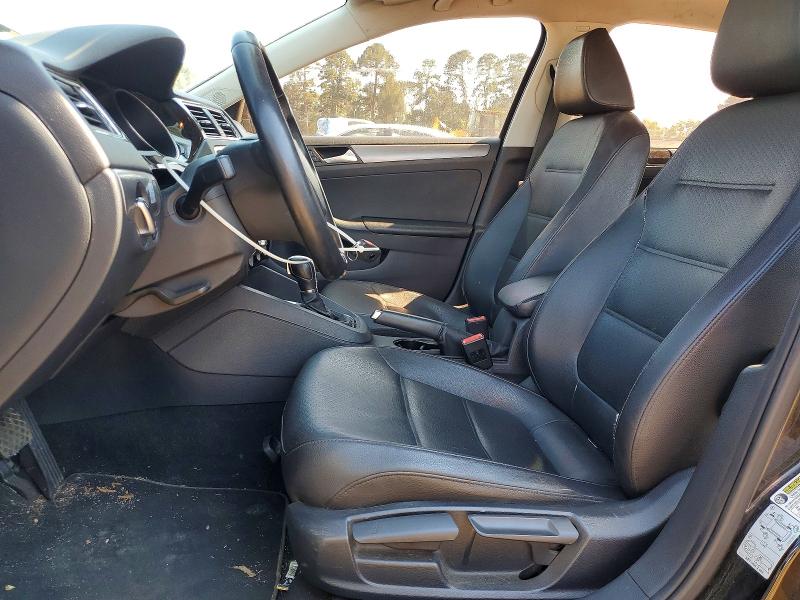 53631096 :رقم المزاد ، 3VWLA7AJXFM305695 vin ، 2015 Volkswagen Jetta مزاد بيع
