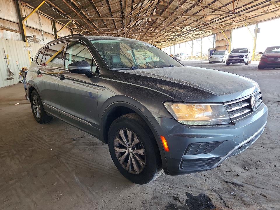 52031016 :رقم المزاد ، 3VV3B7AX0JM043877 vin ، 2018 Volkswagen Tiguan مزاد بيع
