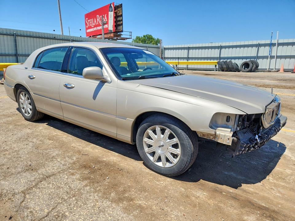 53301726 :رقم المزاد ، 2LNBL8CV5AX750840 vin ، 2010 Lincoln Town Car مزاد بيع