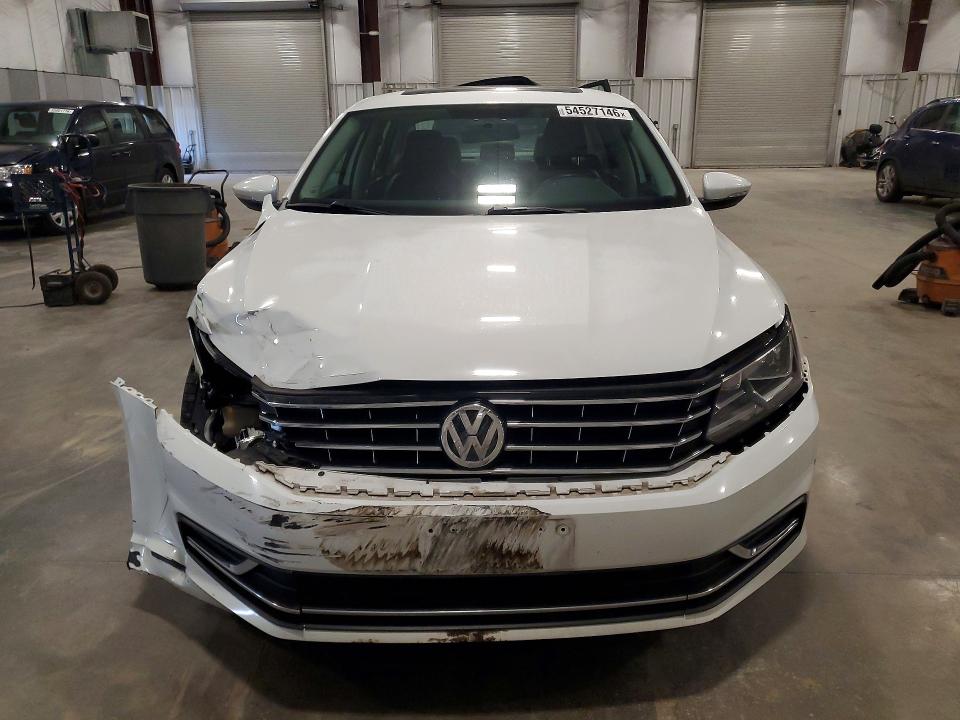 Продаж на аукціоні авто 2017 Volkswagen Passat, vin: 1VWBT7A30HC011573, номер лоту: 54527146