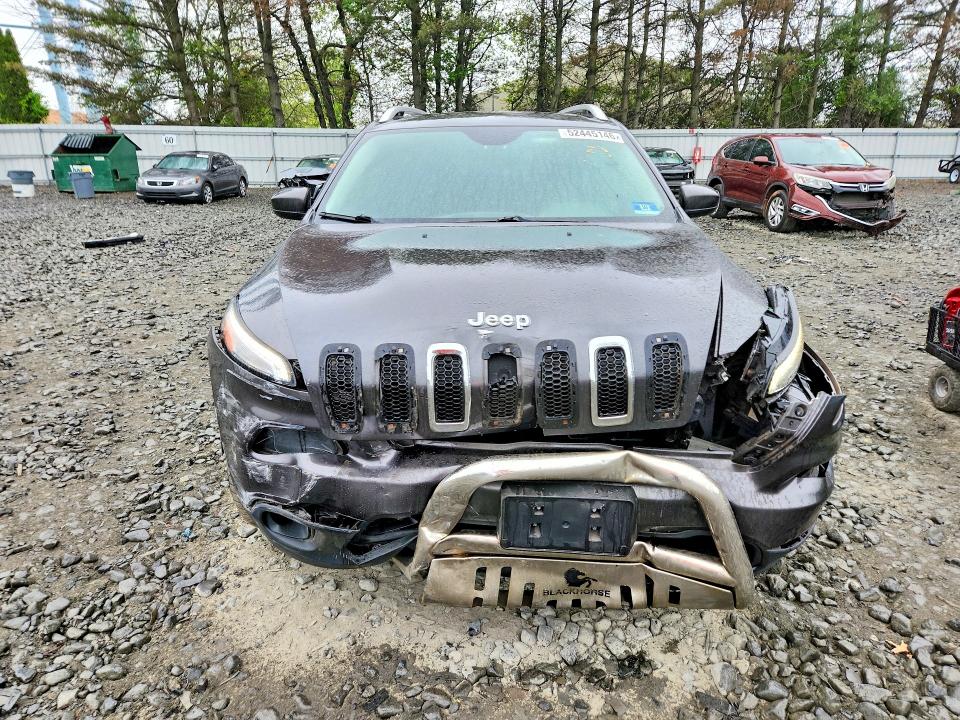 52445146 :رقم المزاد ، 1C4PJMCB5HW509896 vin ، 2017 Jeep Cherokee مزاد بيع