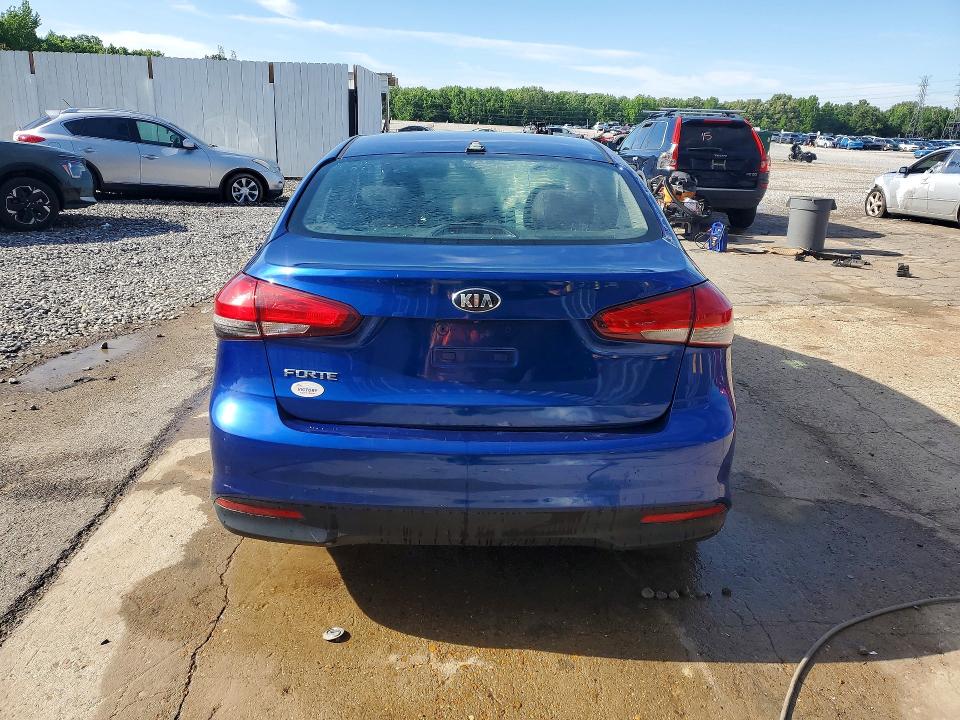 52361816 :رقم المزاد ، 3KPFL4A73JE203882 vin ، 2018 Kia Forte مزاد بيع