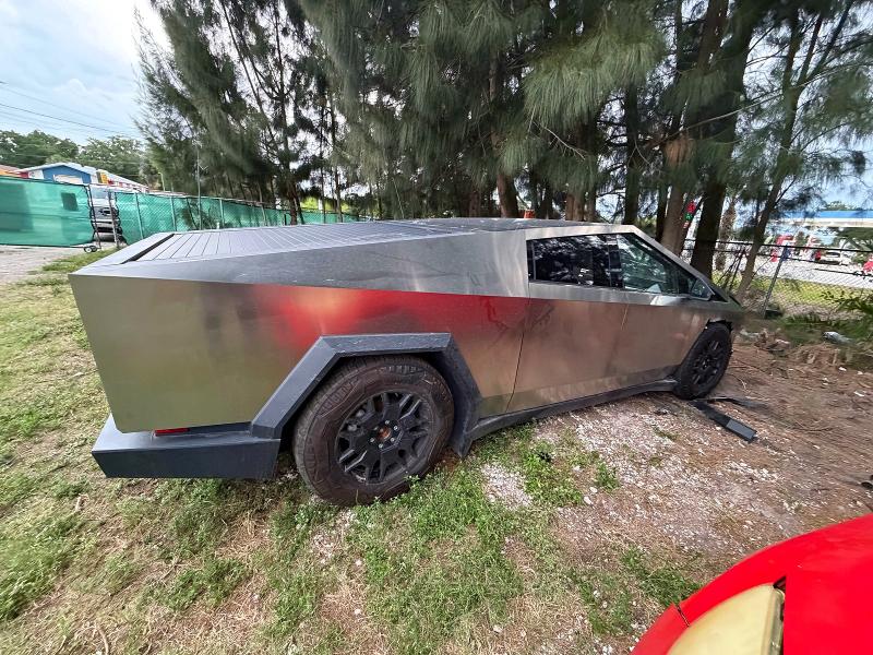 54540336 :رقم المزاد ، 7G2CEHED5RA012985 vin ، 2024 Tesla Cybertruck مزاد بيع