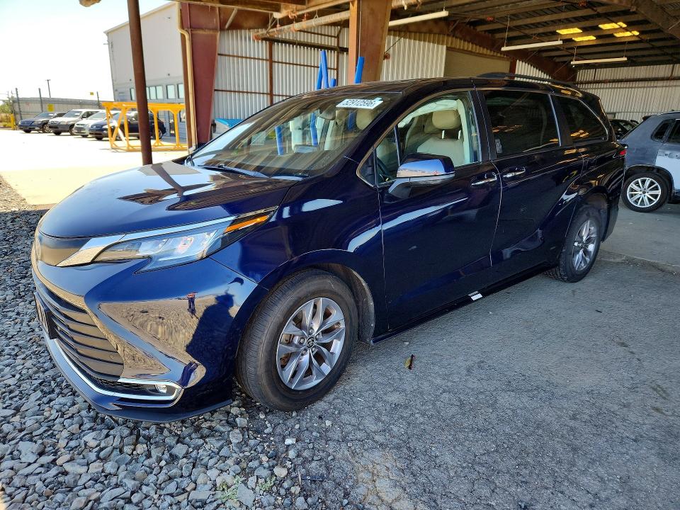 52912596 :رقم المزاد ، 5TDJRKEC4NS090850 vin ، 2022 Toyota Sienna مزاد بيع