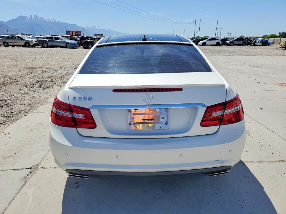 Продажа на аукционе авто 2011 Mercedes-benz E, vin: WDDKJ7CBXBF092168, номер лота: 53030106