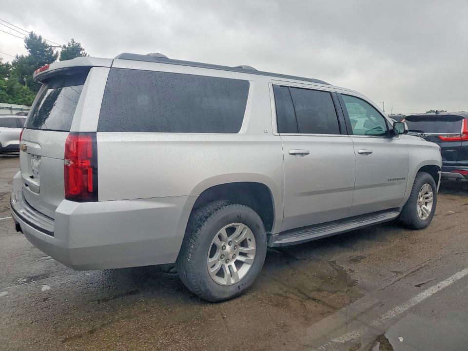 55256756 :رقم المزاد ، 1GNSKHKCXHR374994 vin ، 2017 Chevrolet Suburban مزاد بيع