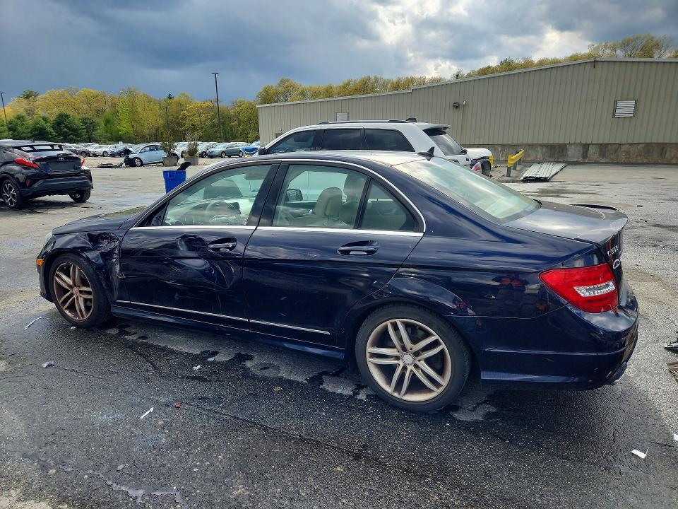 2012 Mercedes-benz C მანქანა იყიდება აუქციონზე, vin: WDDGF8BB8CR208790, აუქციონის ნომერი: 52880066