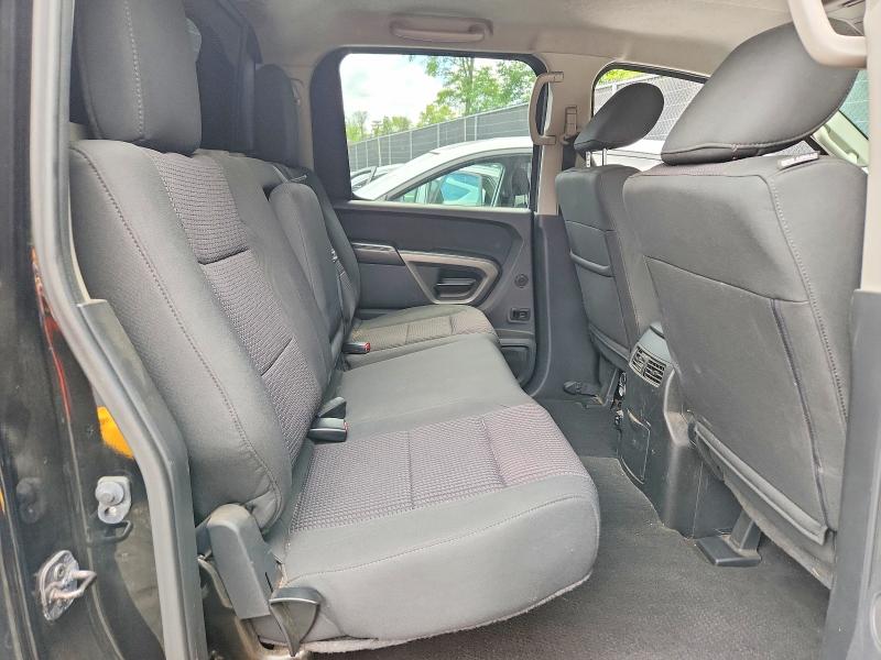 53292486 :رقم المزاد ، 1N6AA0EC5FN510390 vin ، 2015 Nissan Titan مزاد بيع