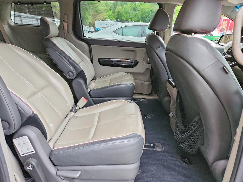 52764856 :رقم المزاد ، KNDMC5C15F6018722 vin ، 2015 Kia Sedona مزاد بيع