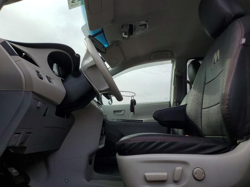 Продажа на аукционе авто 2011 Toyota Sienna, vin: 5TDKK3DC2BS030528, номер лота: 51824956