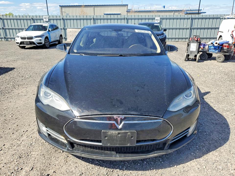 53274116 :رقم المزاد ، 5YJSA1CP8DFP25597 vin ، 2013 Tesla Model S مزاد بيع