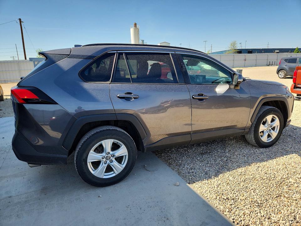 51609536 :رقم المزاد ، 2T3P1RFV4MW200951 vin ، 2021 Toyota Rav4 مزاد بيع