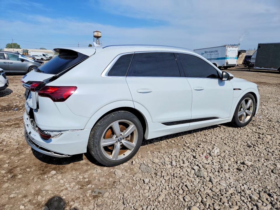 53371086 :رقم المزاد ، WA1LAAGE6KB023723 vin ، 2019 Audi E-tron مزاد بيع