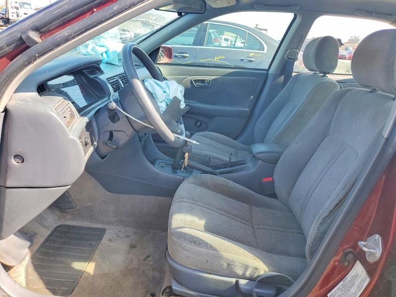 53105616 :رقم المزاد ، 4T1BG22K5YU655916 vin ، 2000 Toyota Camry مزاد بيع