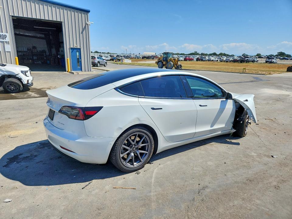 54822766 :رقم المزاد ، 5YJ3E1EB0MF995966 vin ، 2021 Tesla Model 3 مزاد بيع