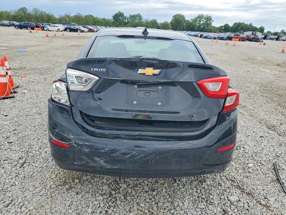 53207546 :رقم المزاد ، 1G1BC5SMXJ7113422 vin ، 2018 Chevrolet Cruze مزاد بيع