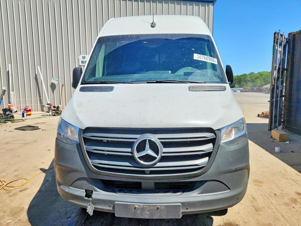 50760966 :رقم المزاد ، W1Y70BGY9LT031087 vin ، 2020 Mercedes Benz Sprinter مزاد بيع
