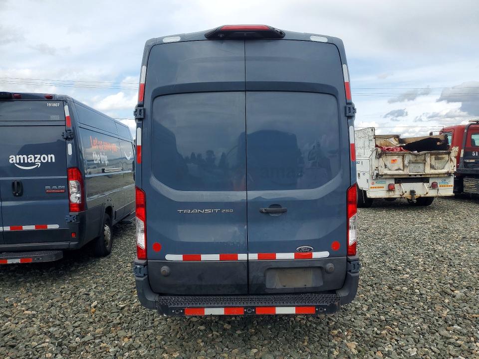 50740066 :رقم المزاد ، 1FTBR3X84LKA72145 vin ، 2020 Ford Transit مزاد بيع