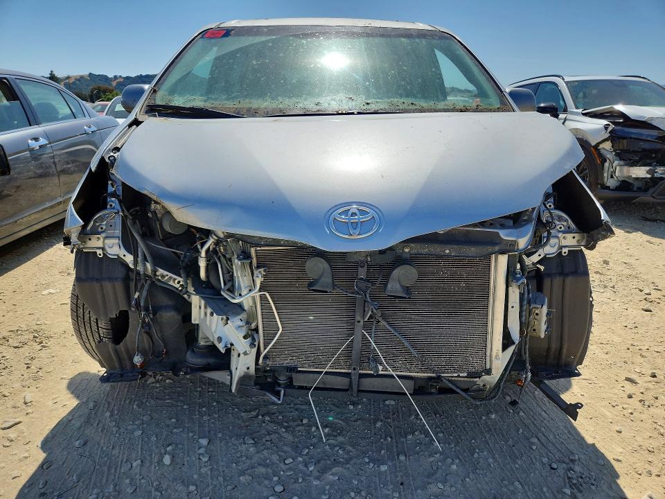 54310296 :رقم المزاد ، 5TDDK3DC2ES074851 vin ، 2014 Toyota Sienna مزاد بيع