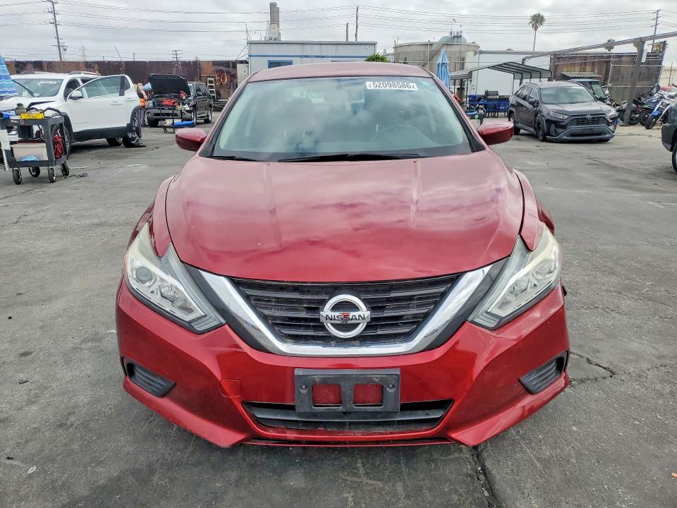 2018 Nissan Altima მანქანა იყიდება აუქციონზე, vin: 1N4AL3AP8JC145401, აუქციონის ნომერი: 52098586