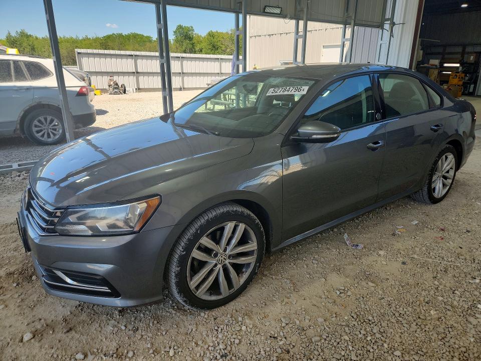 52784796 :رقم المزاد ، 1VWLA7A34KC002702 vin ، 2019 Volkswagen Passat مزاد بيع