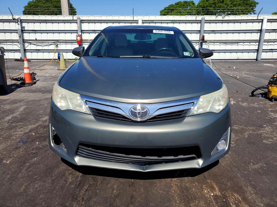 53661556 :رقم المزاد ، 4T1BK1FK1DU530456 vin ، 2013 Toyota Camry مزاد بيع