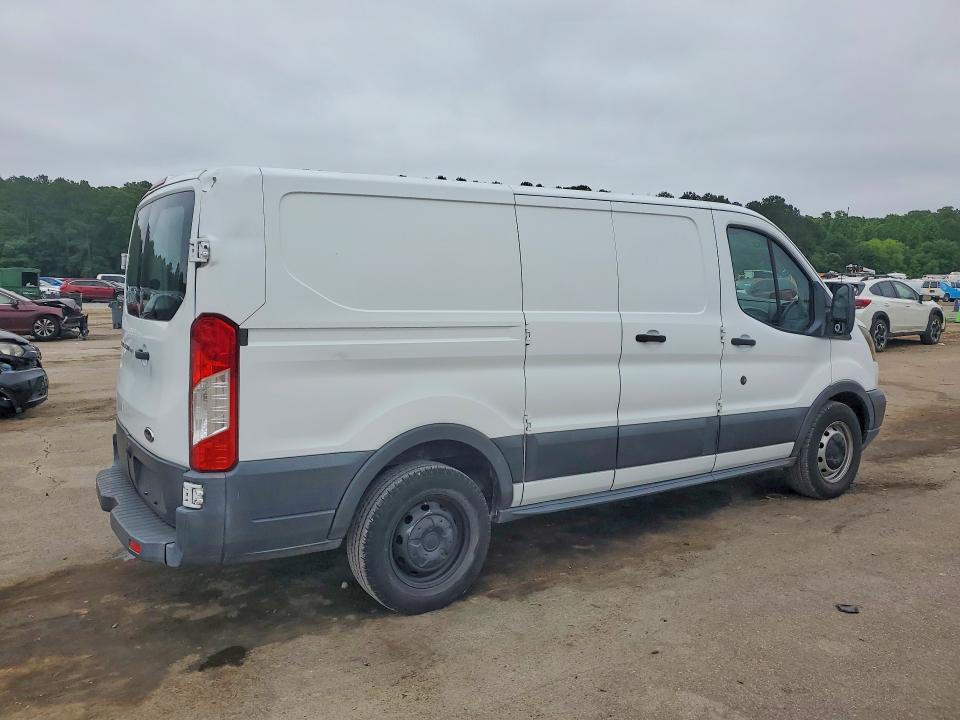 53205606 :رقم المزاد ، 1FTYE1ZM4GKA01473 vin ، 2016 Ford Transit مزاد بيع