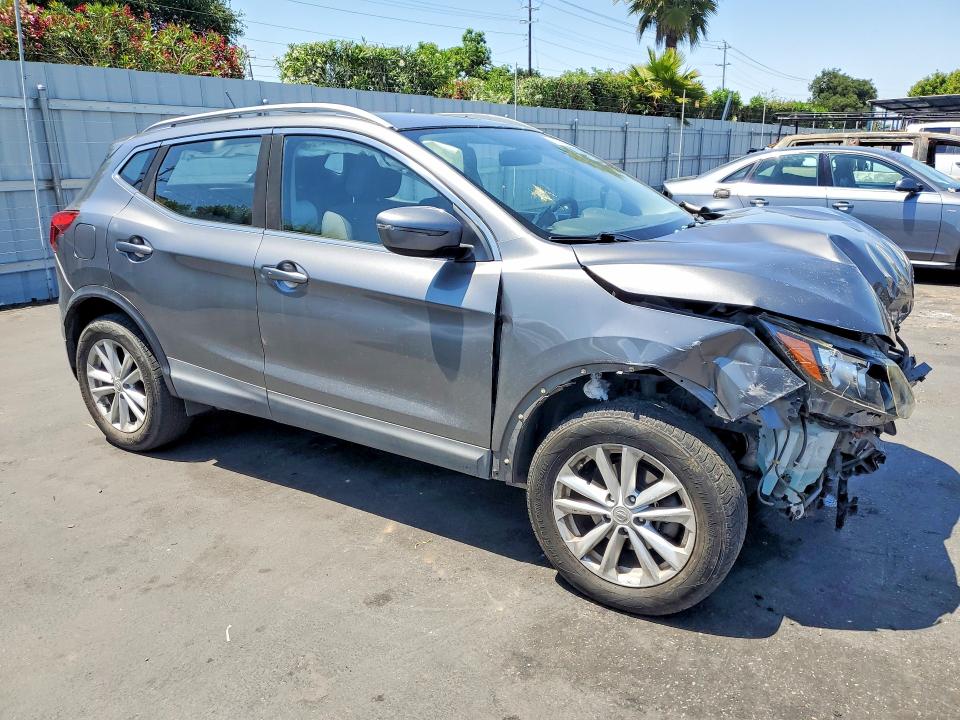 52854356 :رقم المزاد ، JN1BJ1CP8HW002854 vin ، 2017 Nissan Rogue Sport مزاد بيع