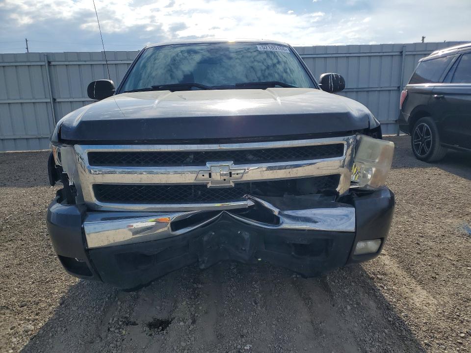 2011 Chevrolet Silverado მანქანა იყიდება აუქციონზე, vin: 3GCPKSE33BG303831, აუქციონის ნომერი: 52185106