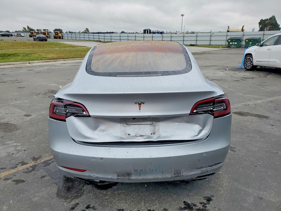 52513306 :رقم المزاد ، 5YJ3E1EA1JF048499 vin ، 2018 Tesla Model 3 مزاد بيع