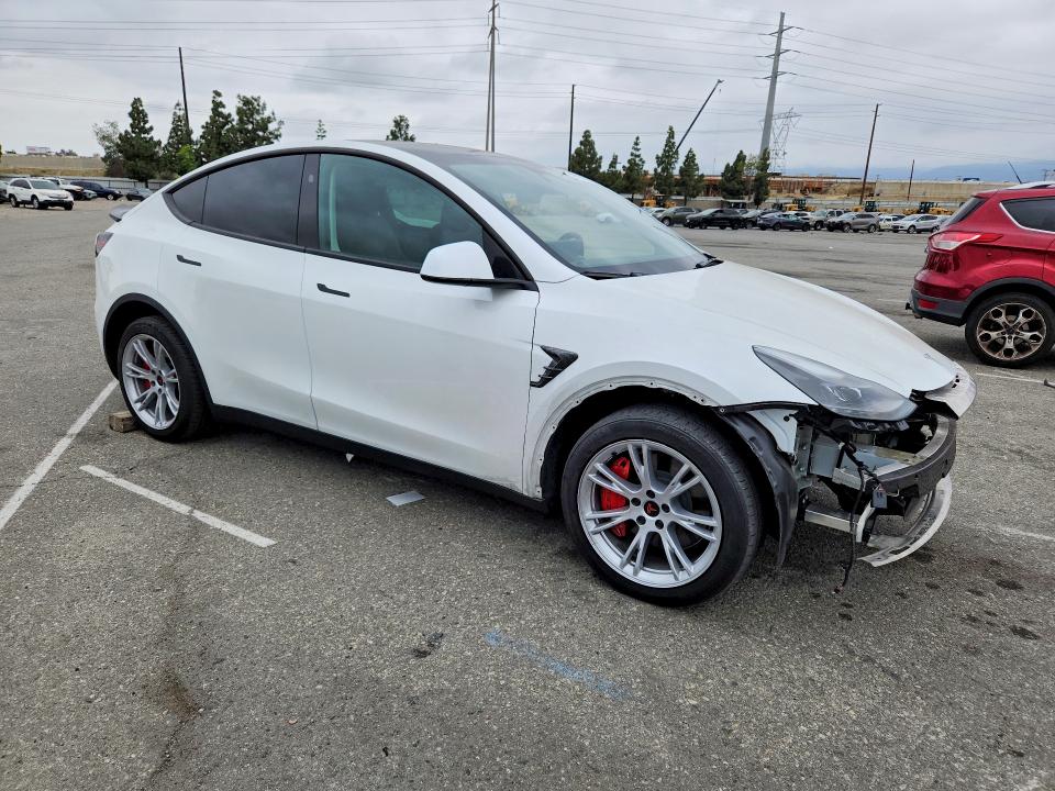 2024 Tesla Model Y მანქანა იყიდება აუქციონზე, vin: 7SAYGDEE9RF075162, აუქციონის ნომერი: 54643376