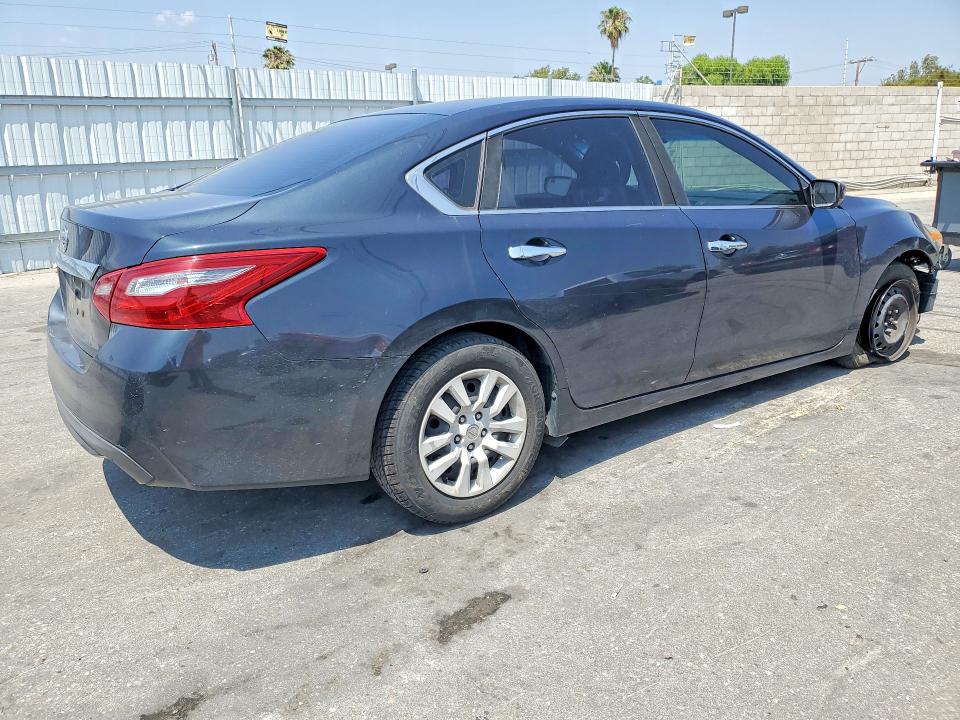 Auction sale of the 2018 Nissan Altima, vin: 1N4AL3AP3JC164163, lot number: 52008536
