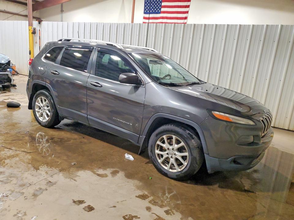 52186896 :رقم المزاد ، 1C4PJMCS8GW102928 vin ، 2016 Jeep Cherokee مزاد بيع
