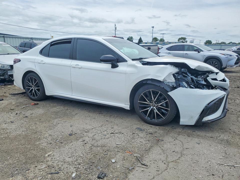 54294776 :رقم المزاد ، 4T1G11AK1NU017662 vin ، 2022 Toyota Camry مزاد بيع
