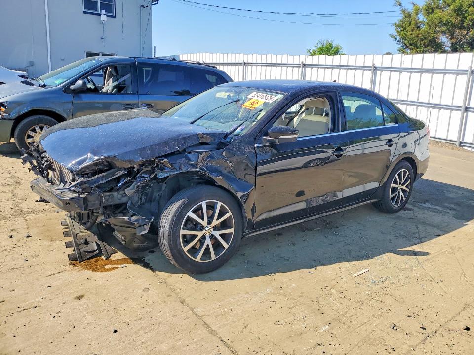 52410026 :رقم المزاد ، 3VWDB7AJ4HM250181 vin ، 2017 Volkswagen Jetta مزاد بيع